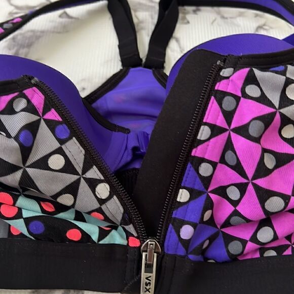 Victoria’s Secret Geometric Pattern Front Zip Sport Bra Size 32C - Picture 5 of 13